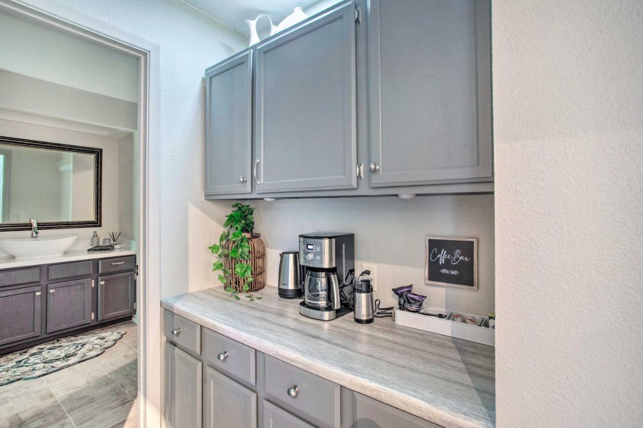 Apartment Bright Resort-style Amenities!